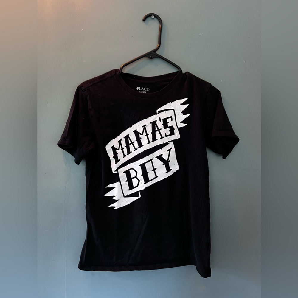 Childrens Place•Boy’s Large 10/12•Black “Mama’s Boy”•Shirt💀